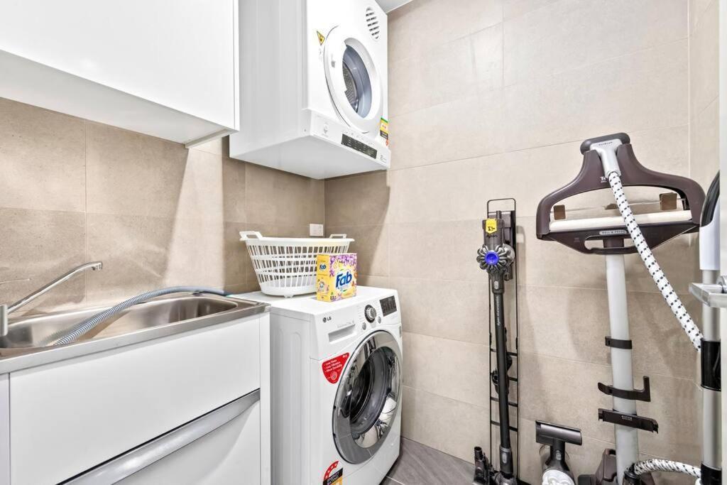 Four Bedroom Apartment With Facilities In Olympic Park Sydney Esterno foto